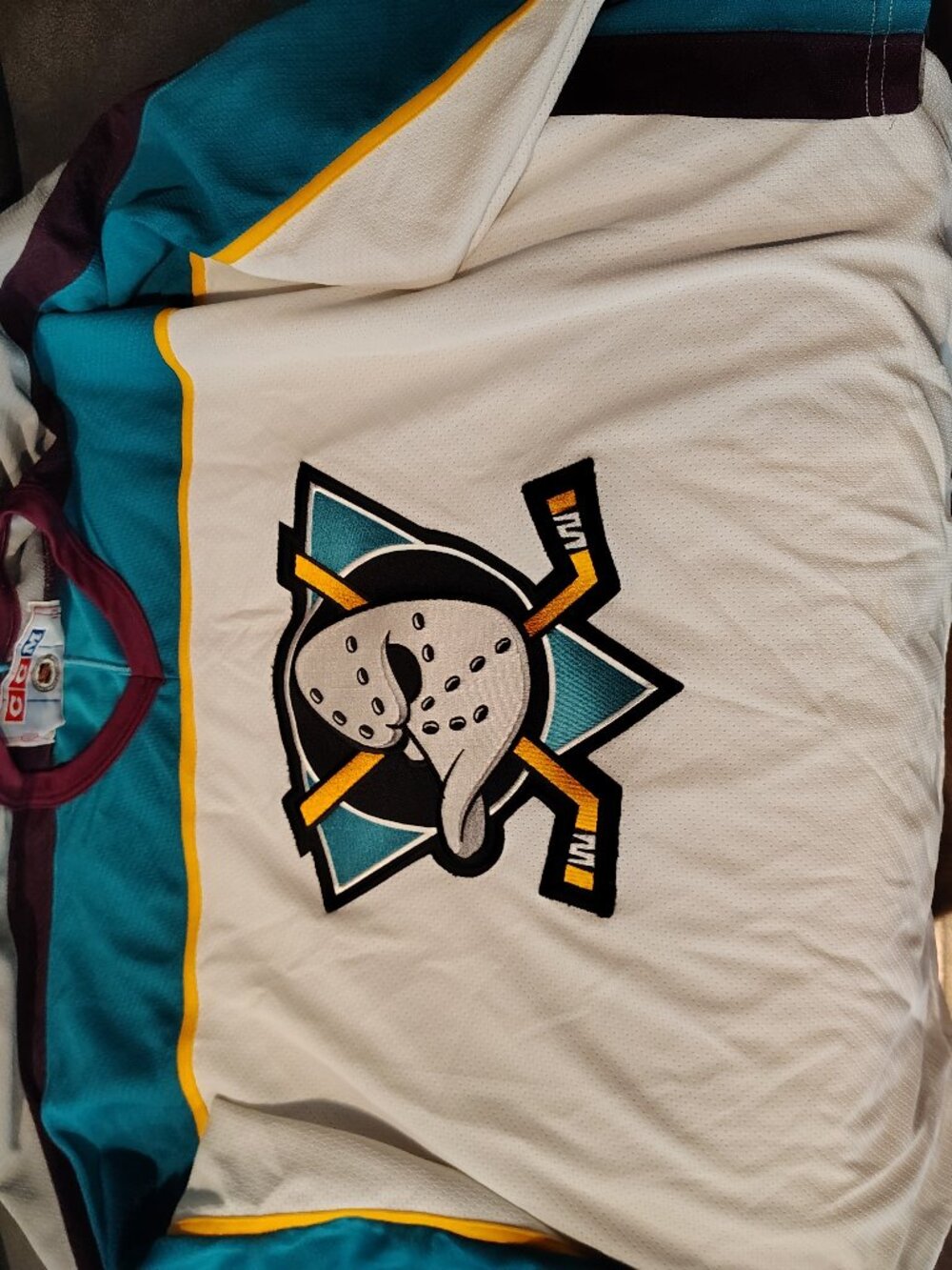 Vintage/Classic CCM Anaheim Mighty Ducks NHL Hockey Jersey Men's Medium M 90s